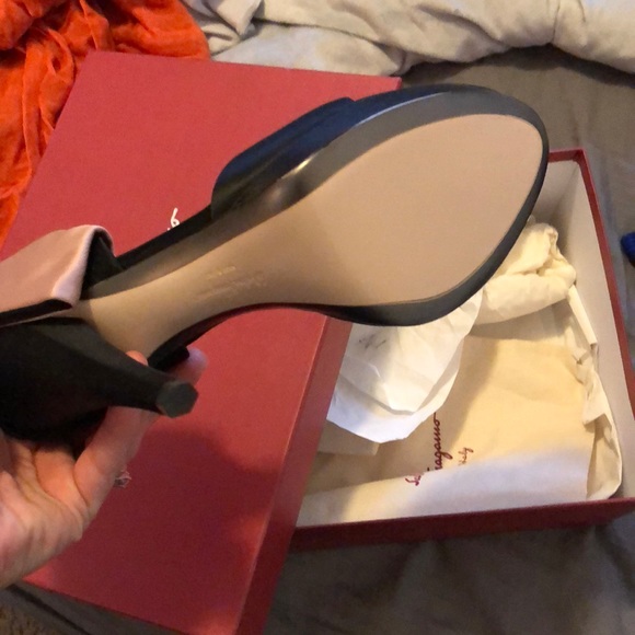 Salvatore Ferragamo heels - Picture 2 of 4